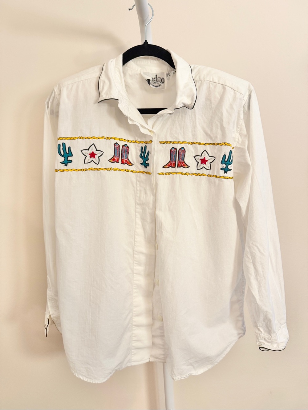 Rodeo Western Wear Vintage Embroidered Western-Style White Button-Up Shirt M